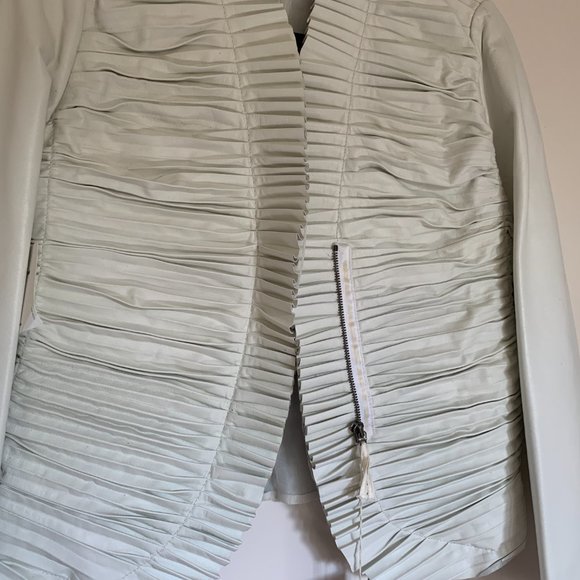 Valentino runway white pleated leather Jacket with silk tulle lining US 4 6 - Picture 4 of 13